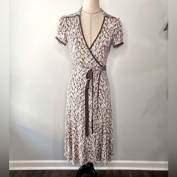 BCBGMaxAzria MIDI Wrap Dress size XS with beautiful modern brush stroke print - Picture 1 of 9